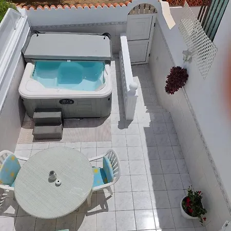 Jacuzzi House Sunflower Dom wakacyjny