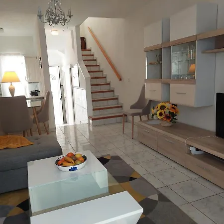 Jacuzzi House Sunflower Holiday home