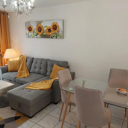 Jacuzzi House Sunflower Holiday home *